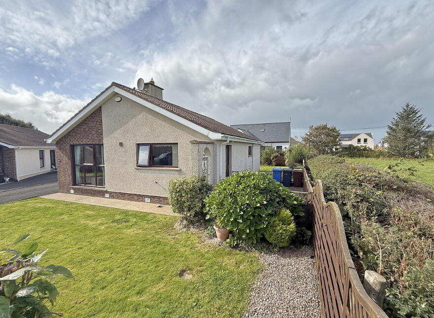 16 Strawbridge Park, Portballintrae, BT57 8XG