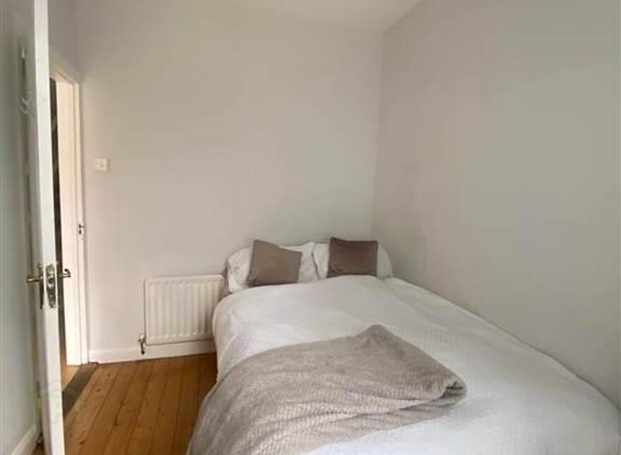 Donegal Road 215, Belfast, BT12 5NA