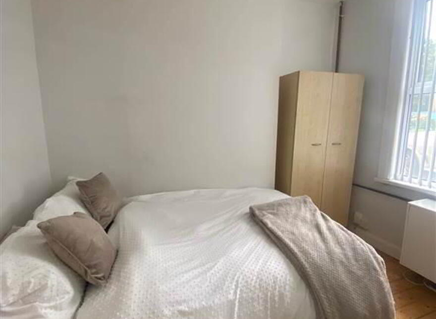 Donegal Road 215, Belfast, BT12 5NA