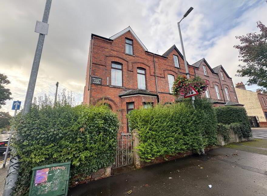 63 College Park Avenue, Belfast, BT7 1LR photo