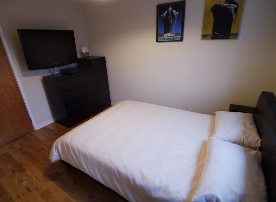 33 Rosewood Park, Belfast, BT6 9RX