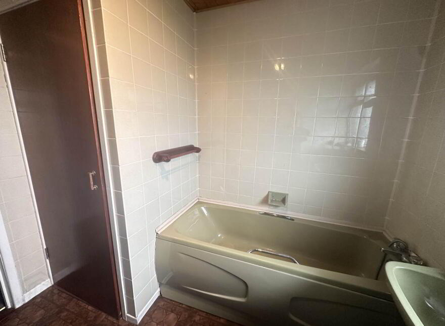 28 Churchill Road, Larne, BT40 2EN