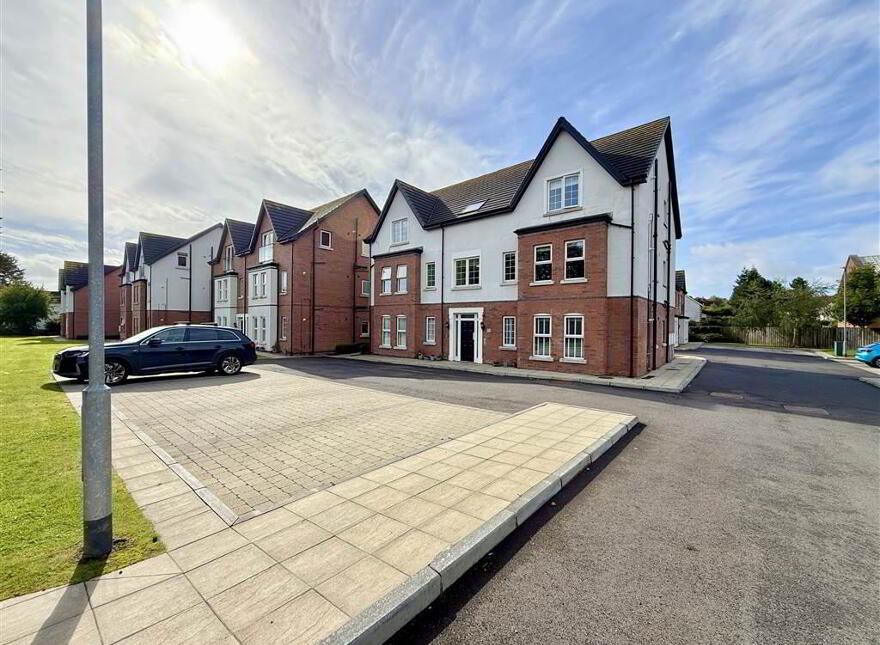 Apt 6, 1 Loughan Hall, Dundonald, Belfast, BT16 2FN