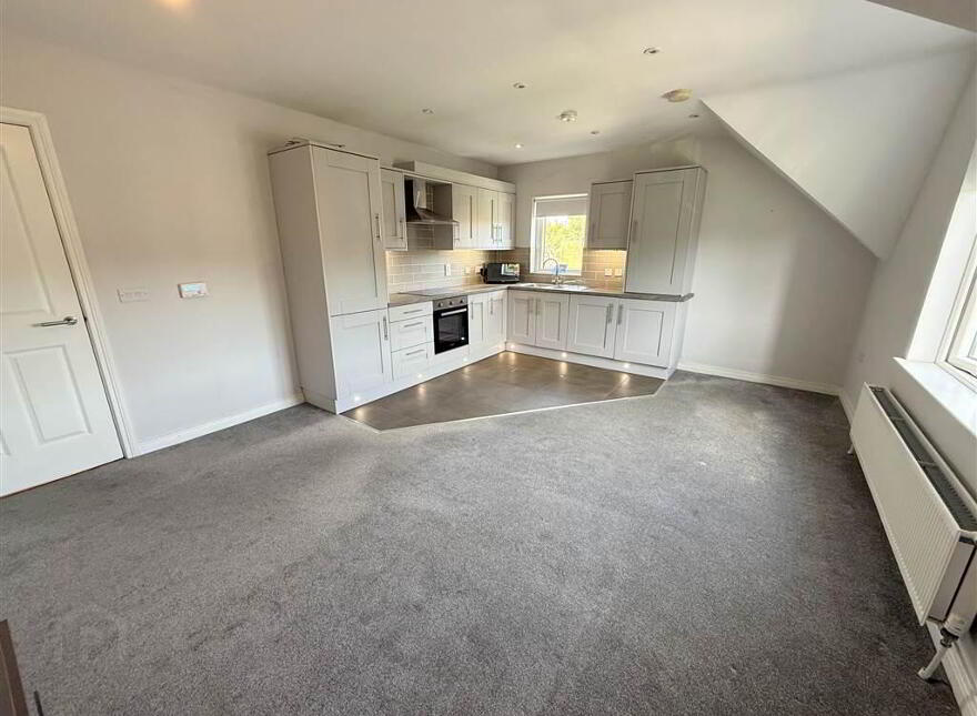 Apt 6, 1 Loughan Hall, Dundonald, Belfast, BT16 2FN