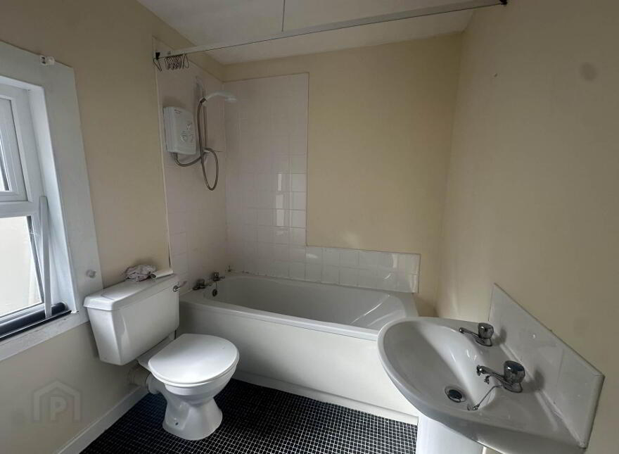 40 Coastguard Road, Larne, BT40 1AU