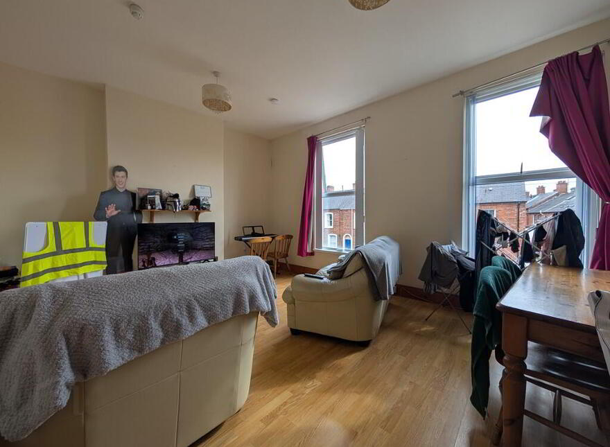 Apt 2, 43 Sunnyside Street, Ormeau, Belfast, BT7 3EX