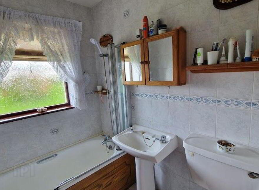 Carrickboyle, Derrybeg, F92A9F2