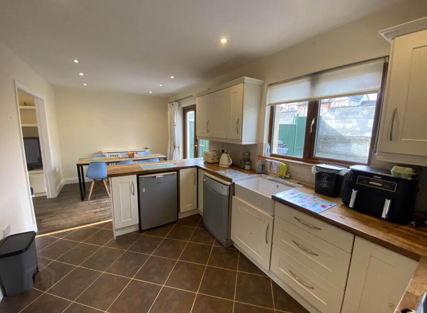 44 Inis Orga, Sixmilebridge