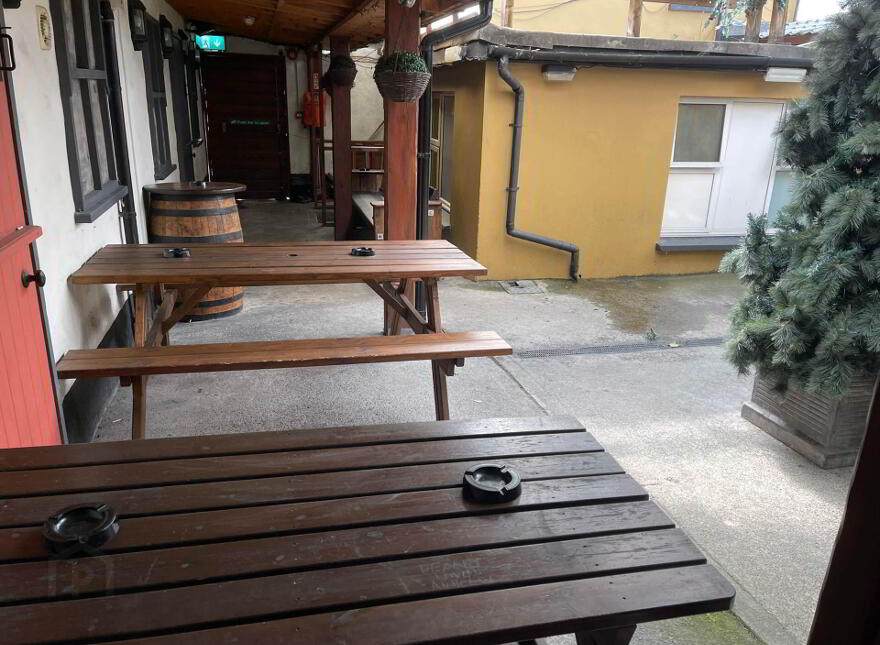 The Imperial Bar & Lounge, 27 Upper Careys Road, V94R83P