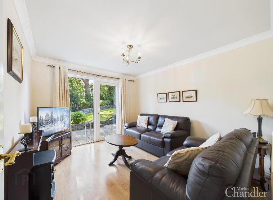 15 Rockmount Close, Saintfield, Ballynahinch, BT24 7AW