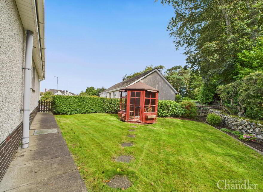 15 Rockmount Close, Saintfield, Ballynahinch, BT24 7AW