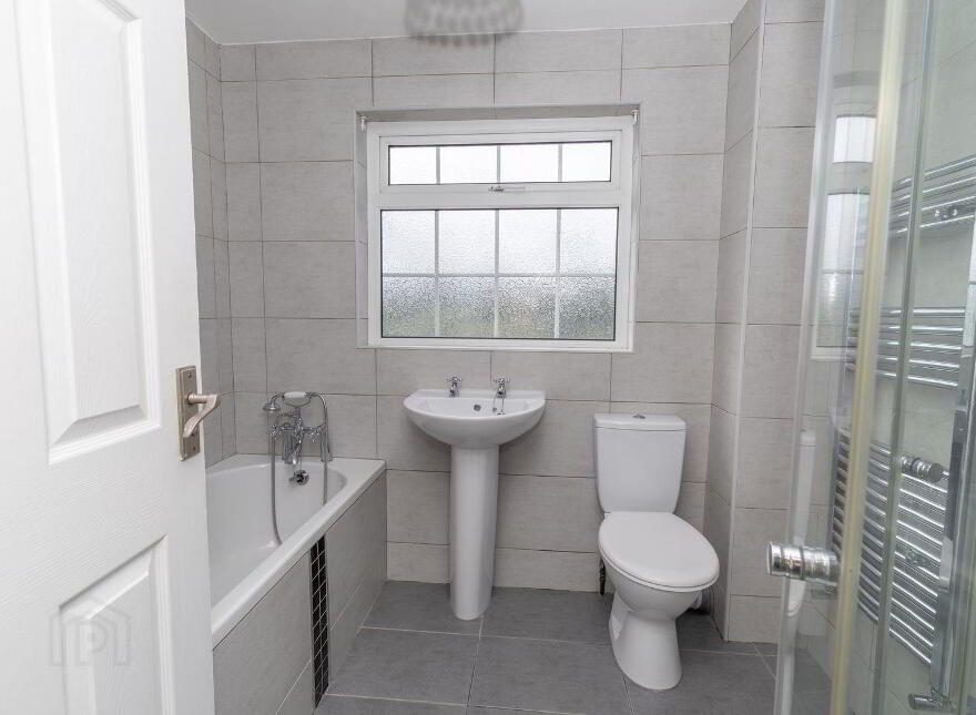 7 Lassara Heights, Warrenpoint, Newry, BT34 3PG
