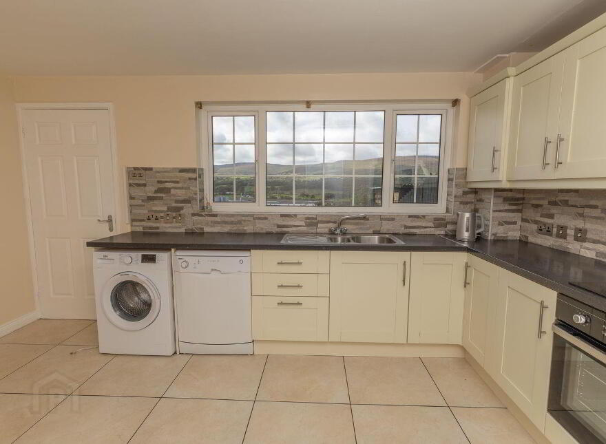 7 Lassara Heights, Warrenpoint, Newry, BT34 3PG