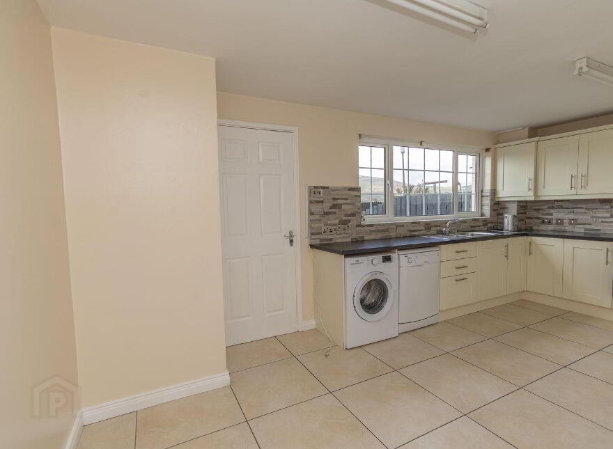7 Lassara Heights, Warrenpoint, Newry, BT34 3PG