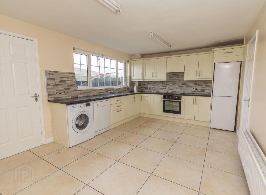 7 Lassara Heights, Warrenpoint, Newry, BT34 3PG
