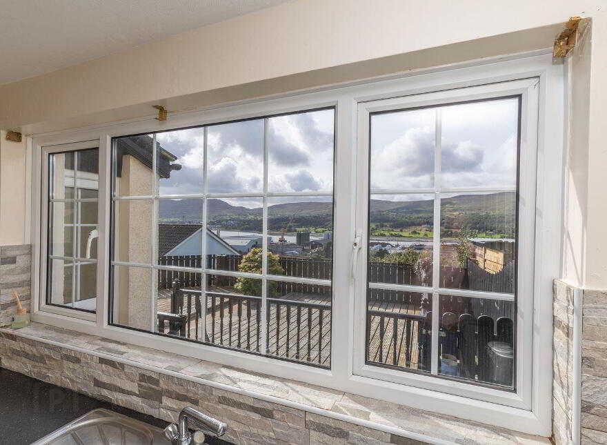 7 Lassara Heights, Warrenpoint, Newry, BT34 3PG