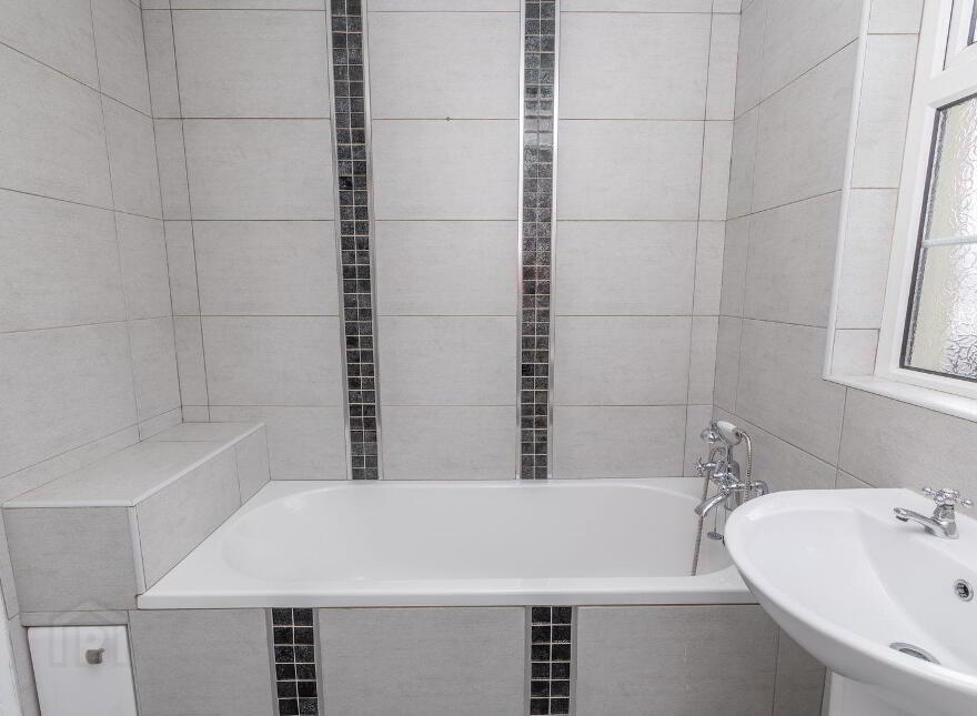 7 Lassara Heights, Warrenpoint, Newry, BT34 3PG