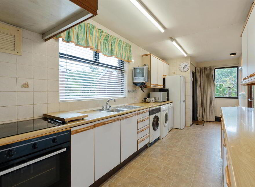 32 Coolnasilla Park East, Glen Road, Belfast, BT11 8LA