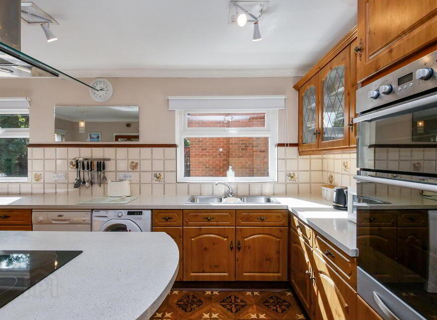 3 Loughview Drive, Upper Knockbreda Road, Belfast, BT6 0NU