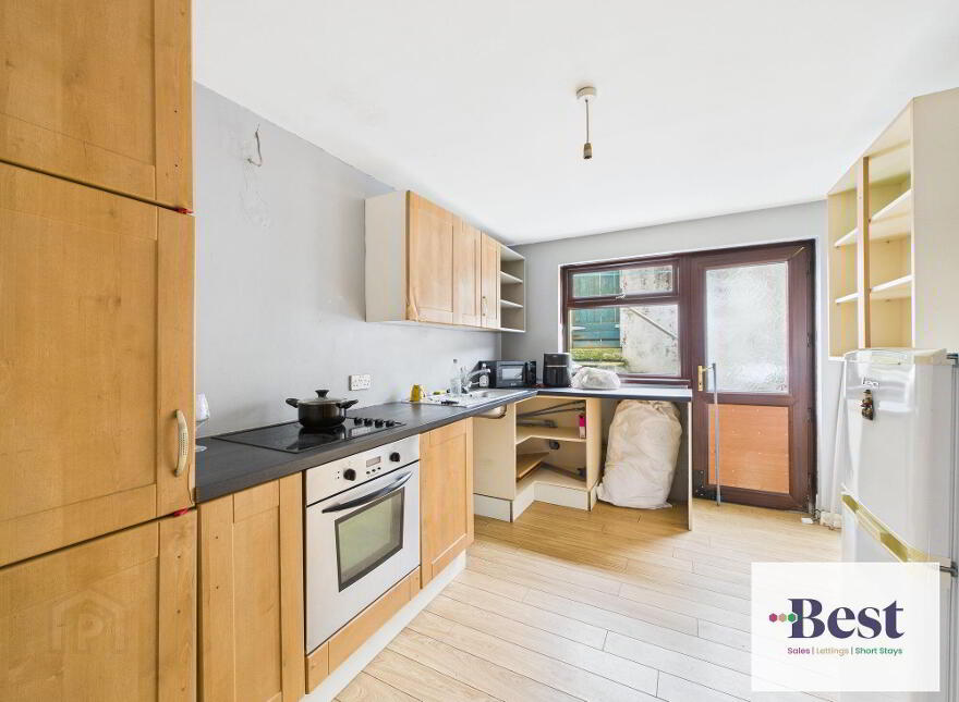 6 Church Way, Larne, BT40 2AA