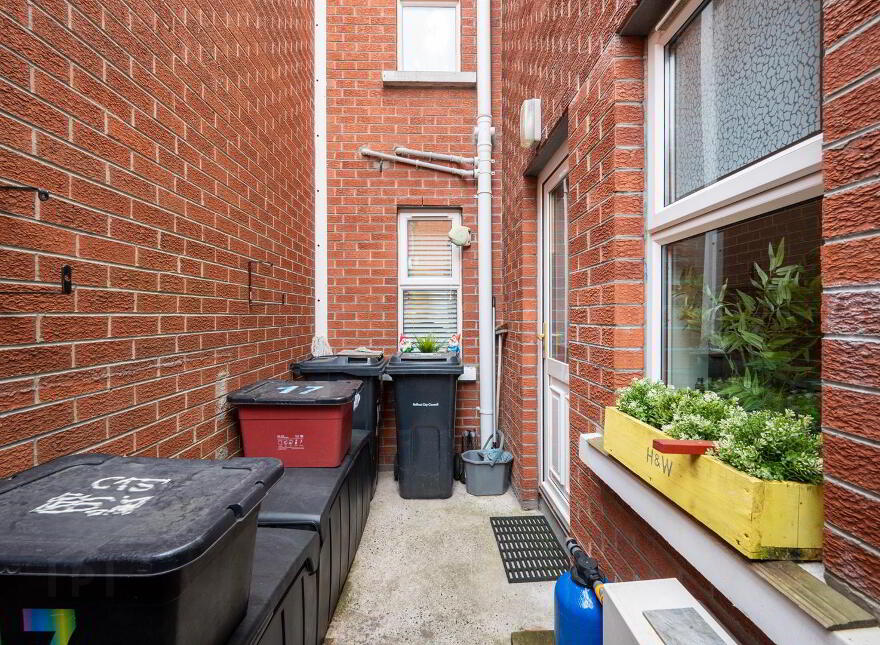 17 Lisavon Parade, Belfast, BT4 1LE