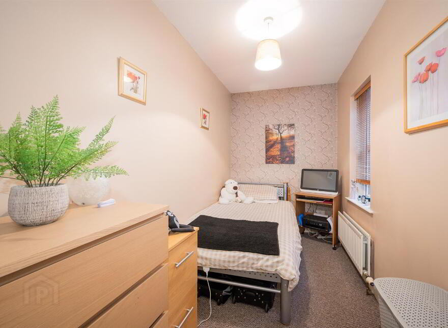 17 Lisavon Parade, Belfast, BT4 1LE