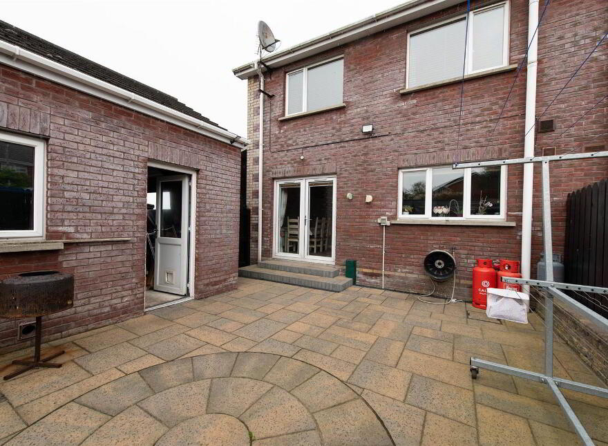 2 Iveagh Avenue, Dromore, Blackskull, BT25 1GY