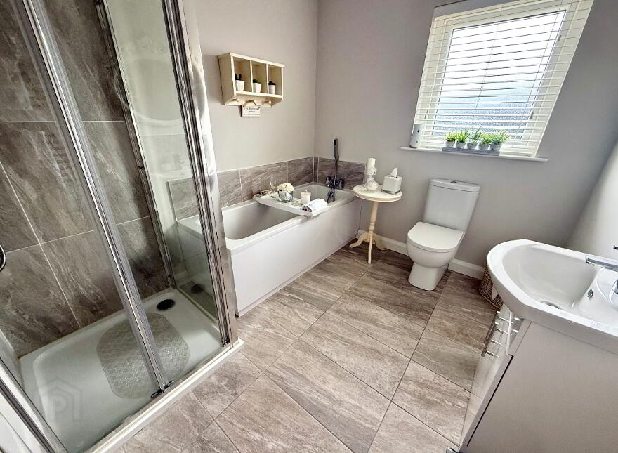 18 Gortnessy Meadows, Waterside, Derry, BT47 3FW
