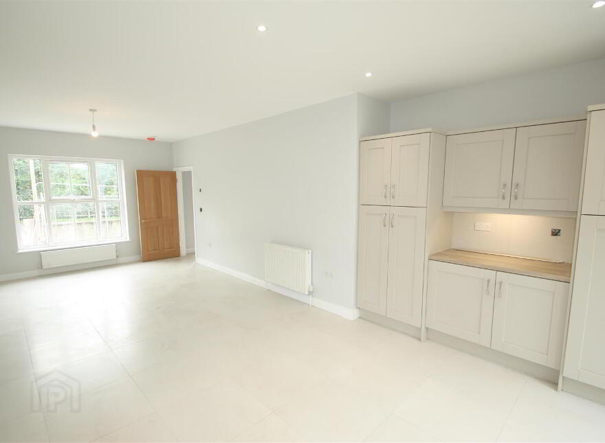 33 Lisburn Road, Ballynahinch, BT24 8TH