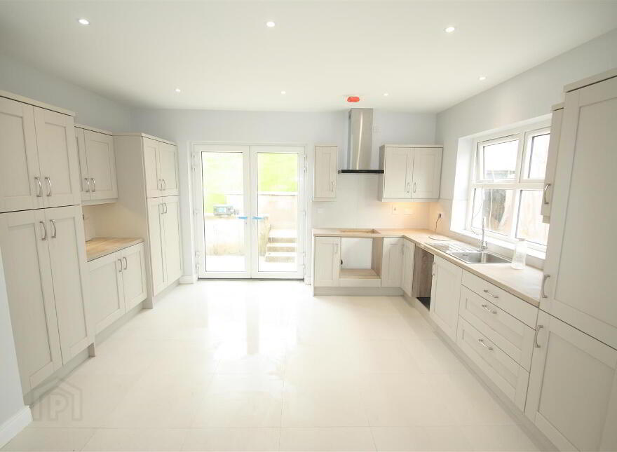 33 Lisburn Road, Ballynahinch, BT24 8TH