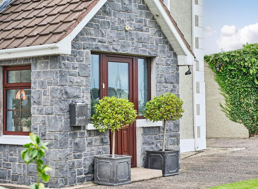 Bushbane Kennels, Cattery & Grooming, 28 Whitepark Road, Ballycastle, BT54 6LJ