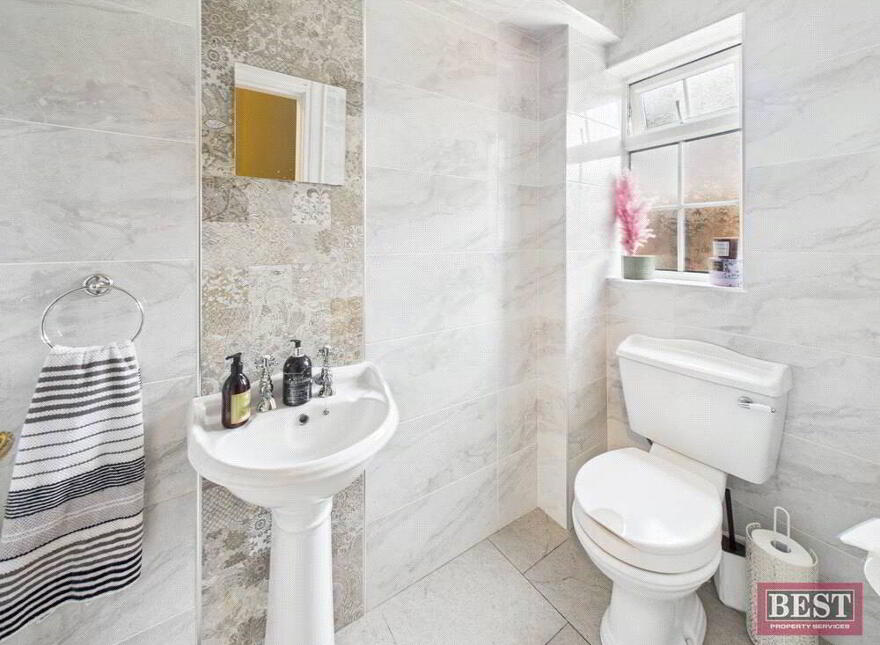 54 Hollywood Grove, Newry, BT34 1BN