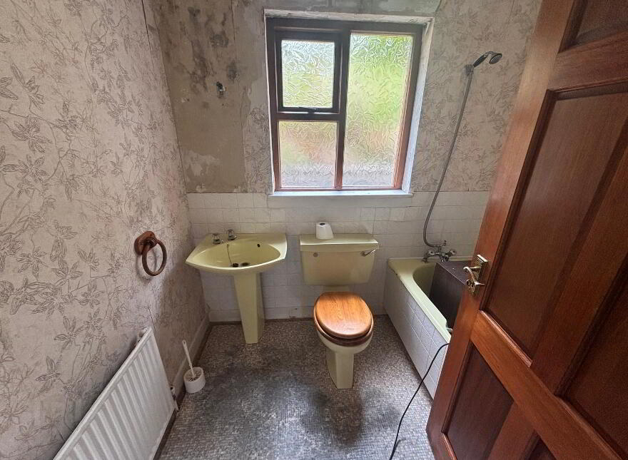 The Heeneys;, Donegal Town, F94XYK6