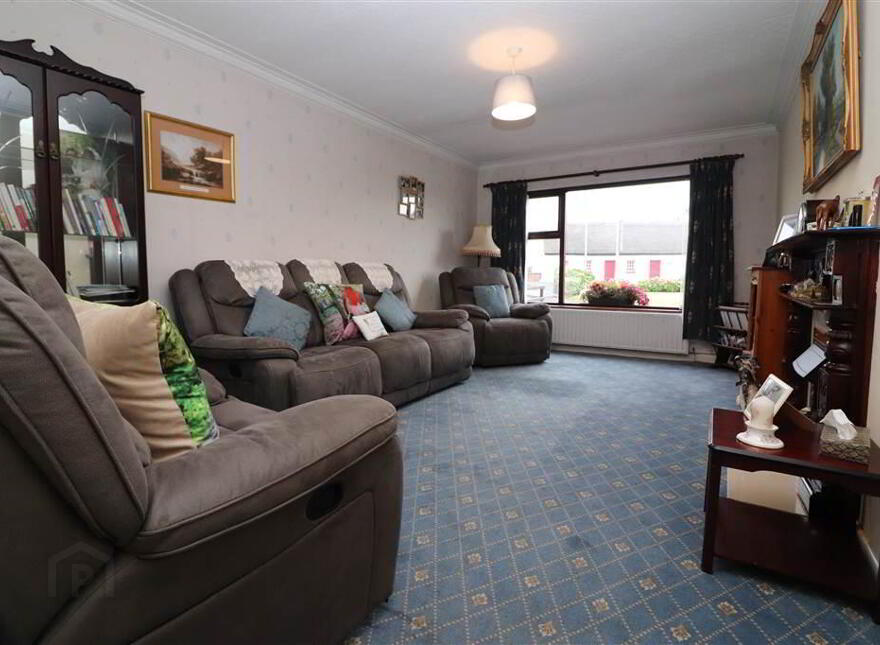 102 Hillhall Road, Lisburn, BT27 5BT
