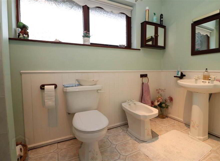 102 Hillhall Road, Lisburn, BT27 5BT