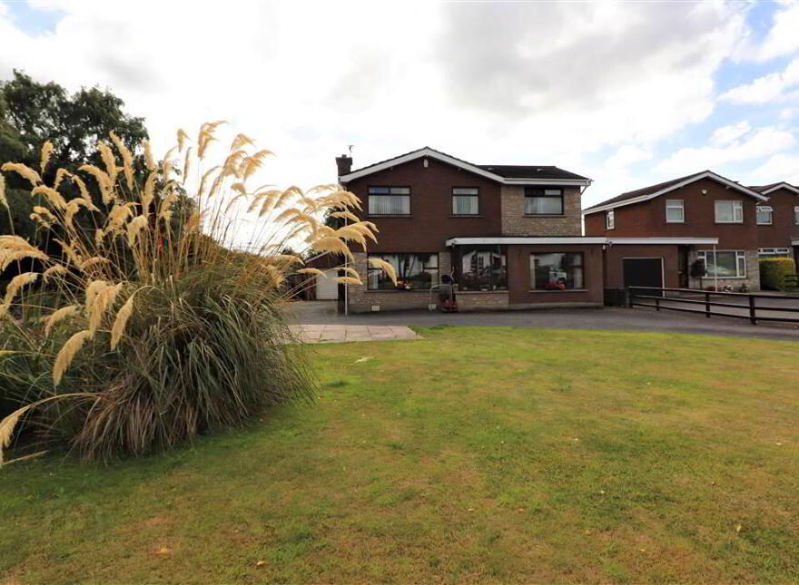 102 Hillhall Road, Lisburn, BT27 5BT photo