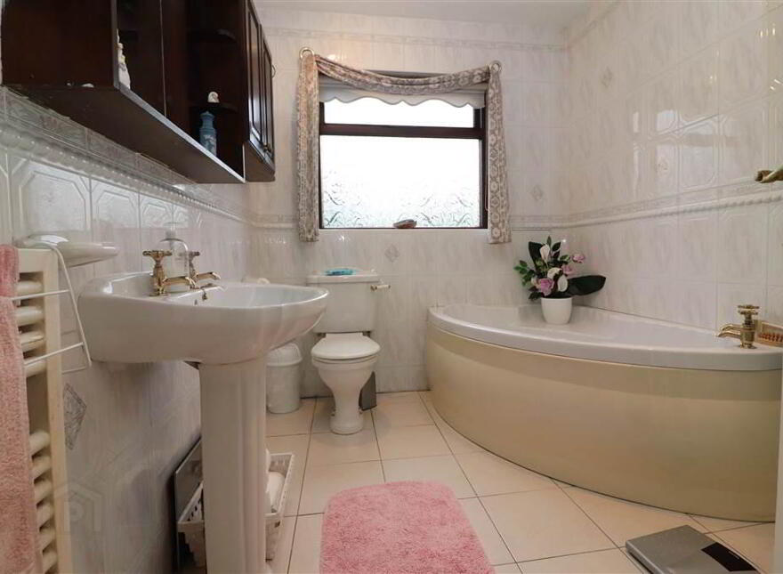 102 Hillhall Road, Lisburn, BT27 5BT