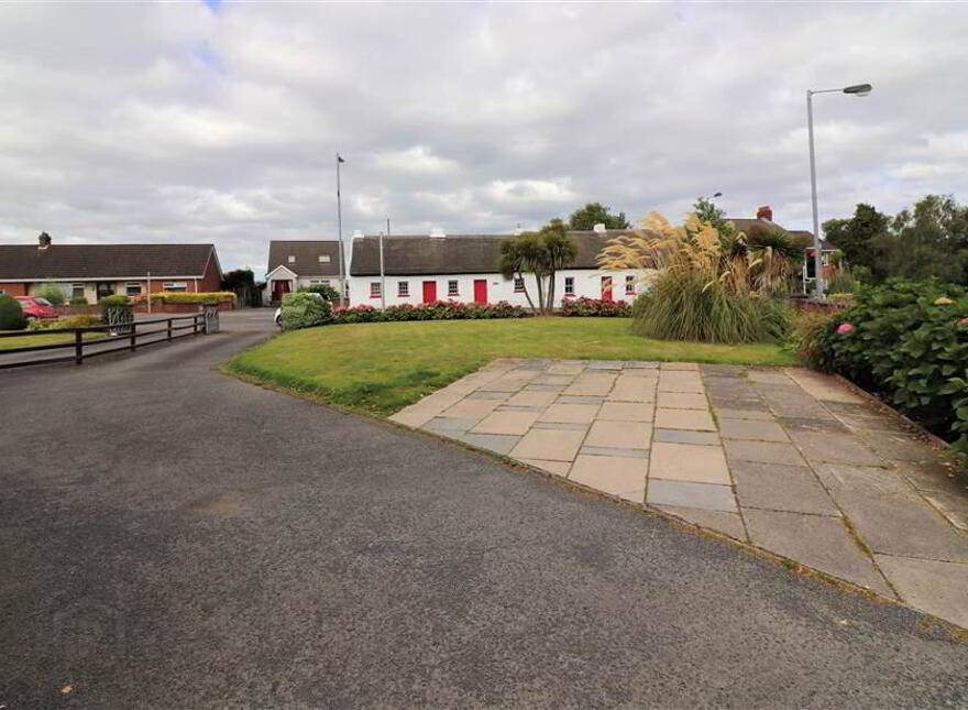 102 Hillhall Road, Lisburn, BT27 5BT