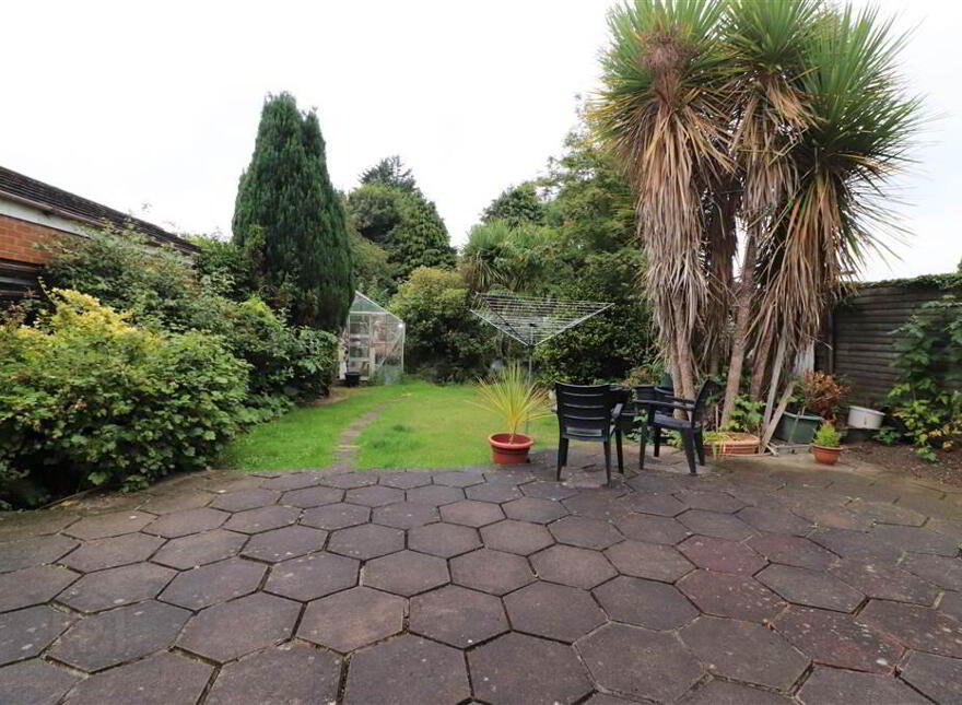 102 Hillhall Road, Lisburn, BT27 5BT