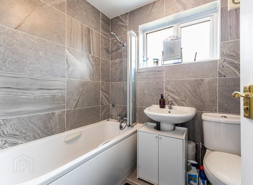 141 Glenwood Court, Lisburn, BT28 3WD