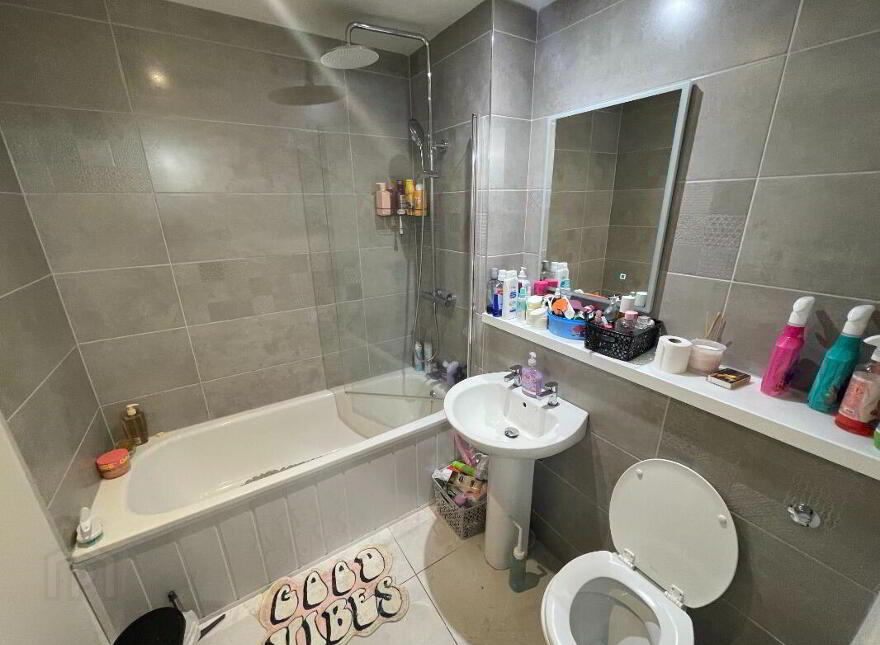 203 College Court Central, Belfast, BT1 6BF