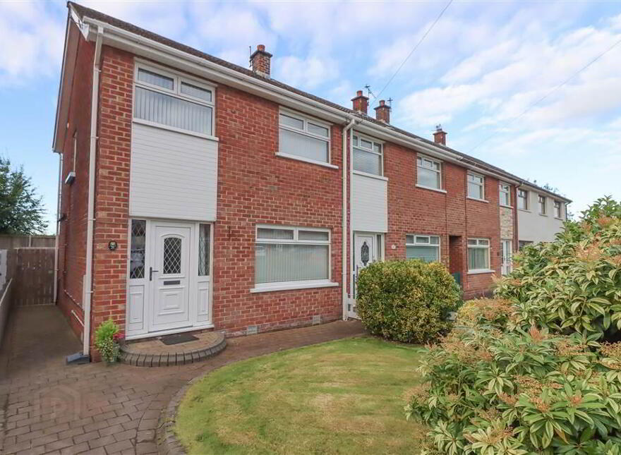 31 Canberra Park, Dundonald, Belfast, BT16 1JT photo
