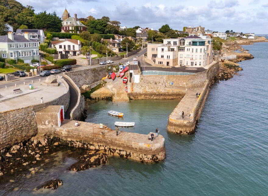 Khyber Pass, Off Sorrento Road, Dalkey, A96T998