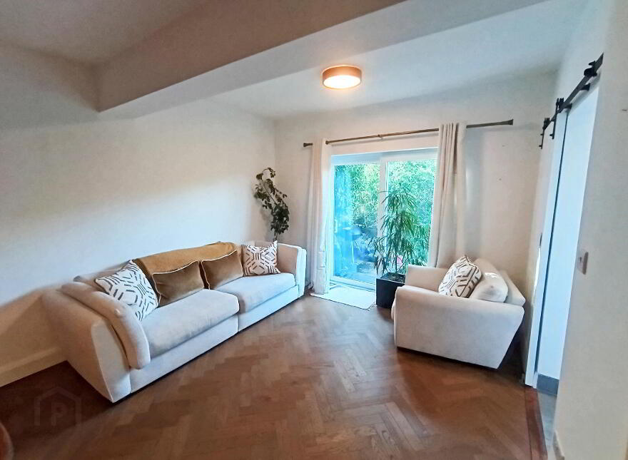 8 New Westfields, North Circular Road