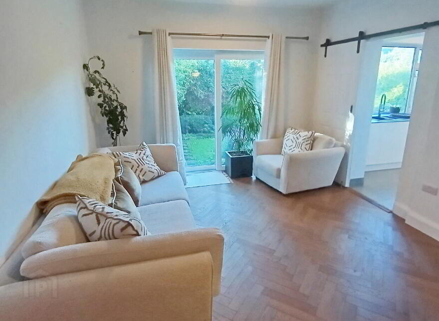 8 New Westfields, North Circular Road