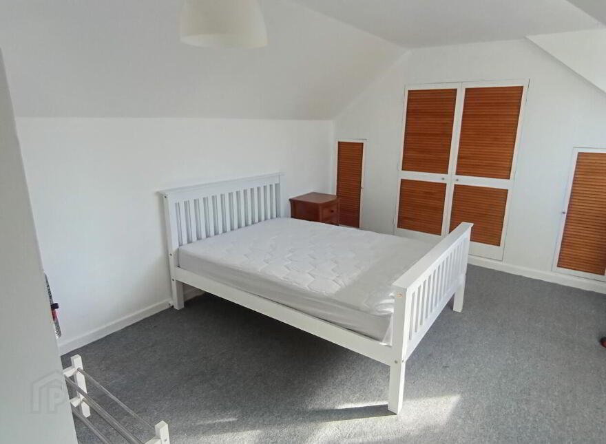 8 New Westfields, North Circular Road
