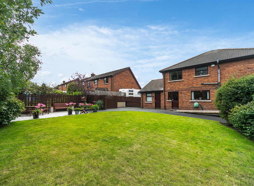1 Willow Bank, Ballynahinch, BT24 8TL