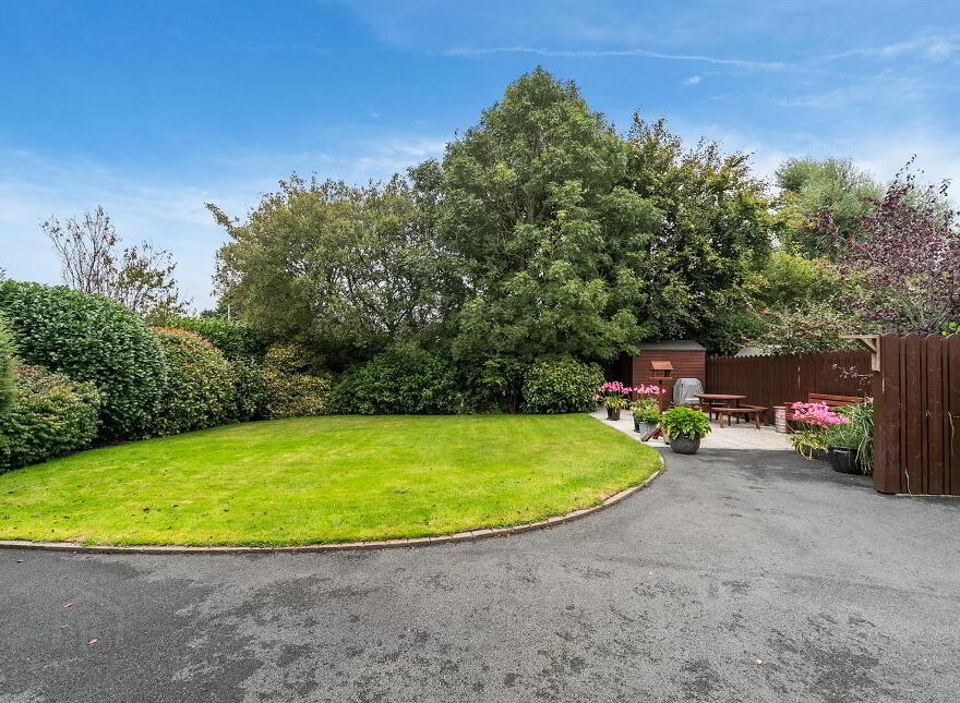 1 Willow Bank, Ballynahinch, BT24 8TL