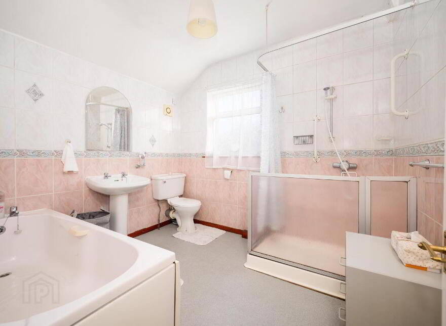 1 Lisavon Parade, Belfast, BT4 1LE