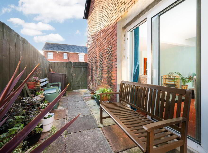 1 Lisavon Parade, Belfast, BT4 1LE